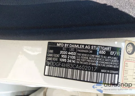 2012 Mercedes-Benz C 250 Luxury/Sport z USA, uszkodzony, nr VIN WDDGF4HB3CA602017